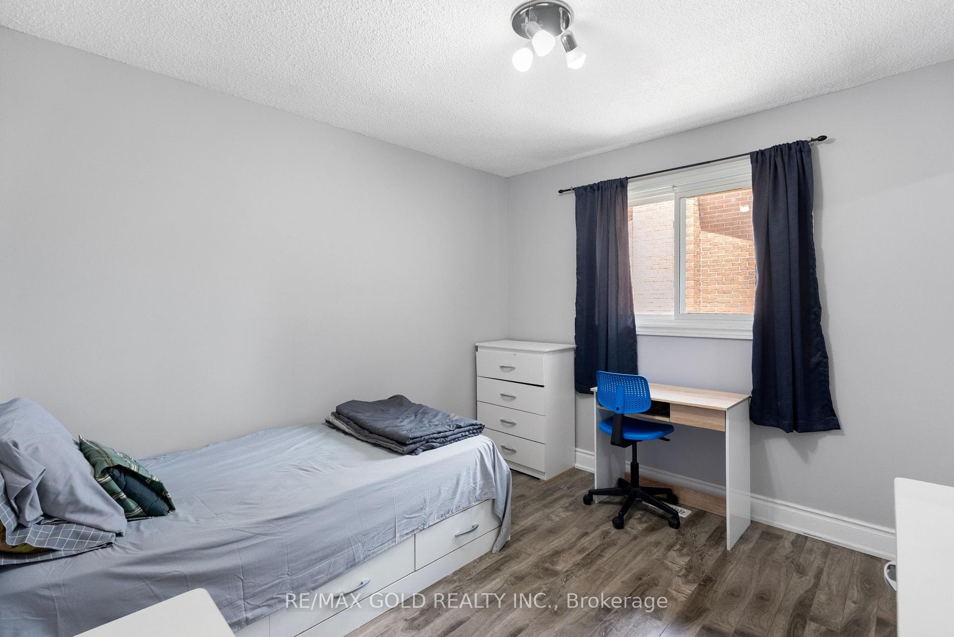 48 Maidstone Crescent photo 22