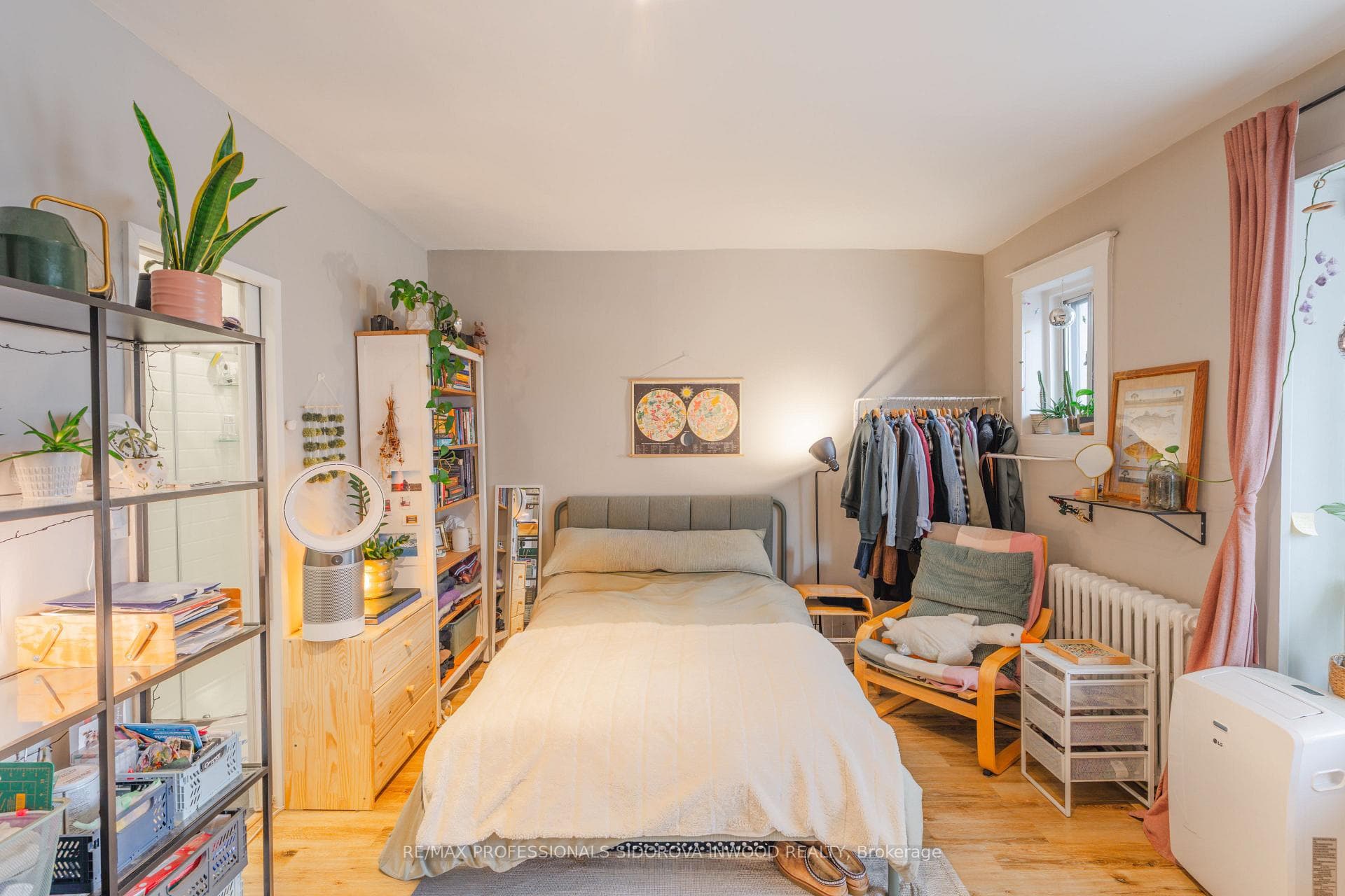2088 Dundas Street photo 7