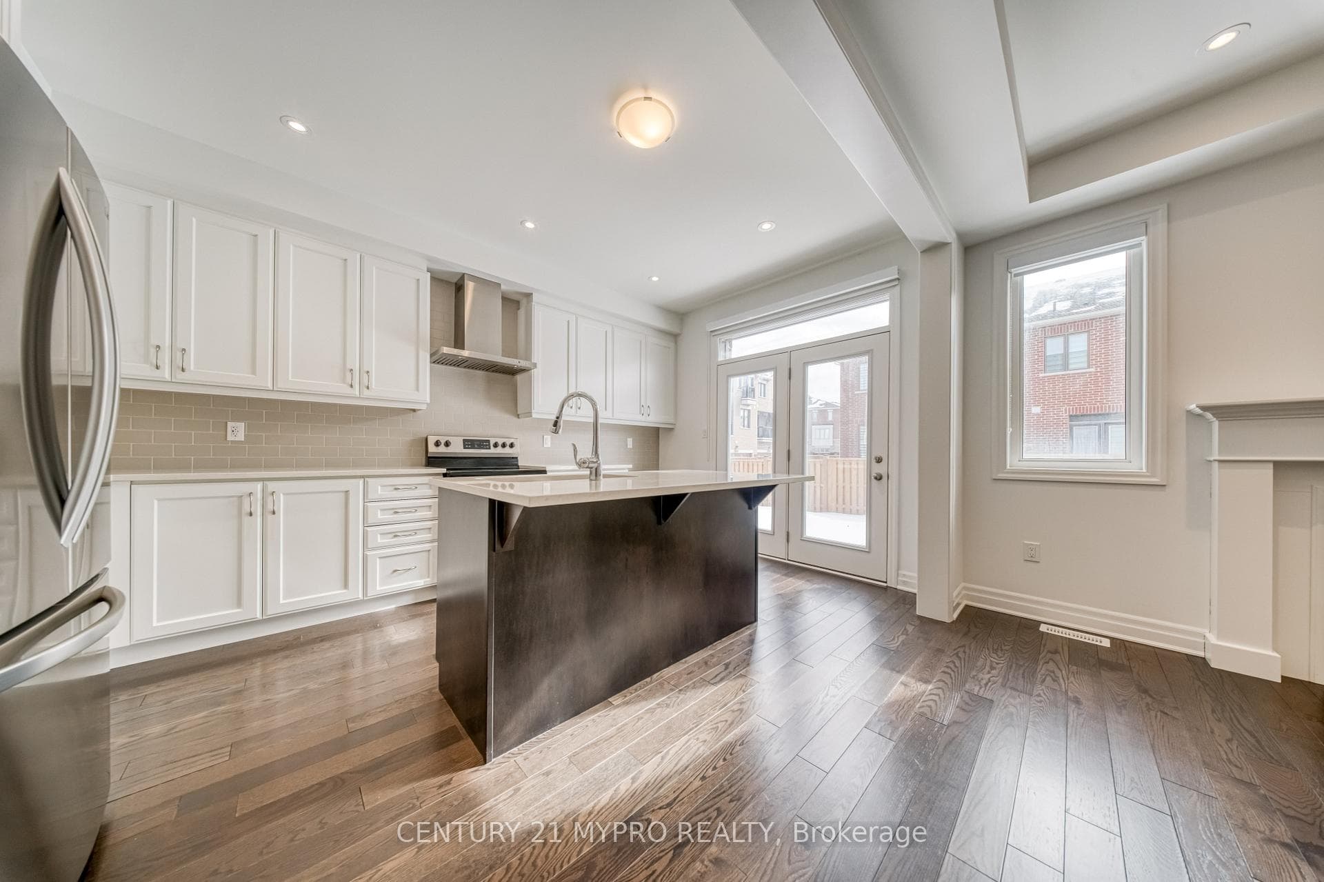 1202 Anson Gate photo 4