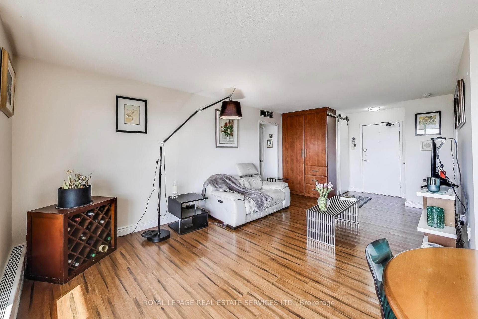 44 Longbourne Drive Unit 1008 photo 6