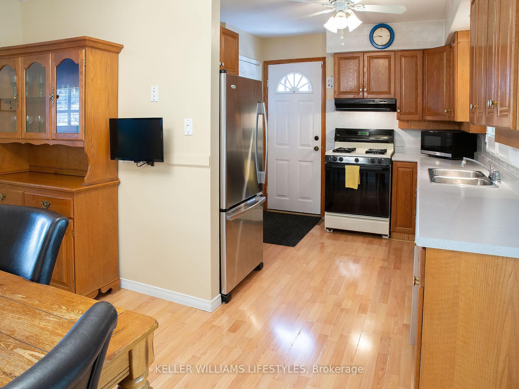 515 Barker Street photo 10
