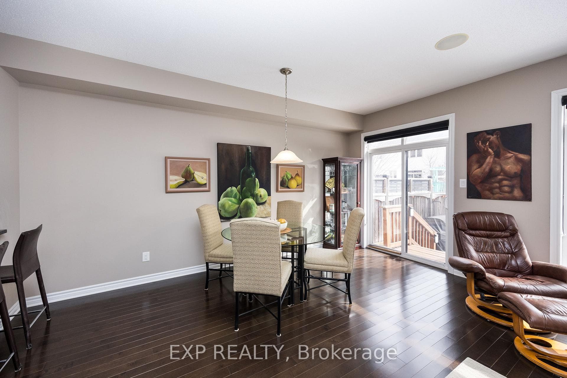 1004 Ottenbrite Crescent photo 7