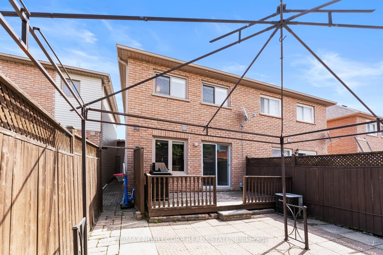 44 Hanton Crescent photo 29
