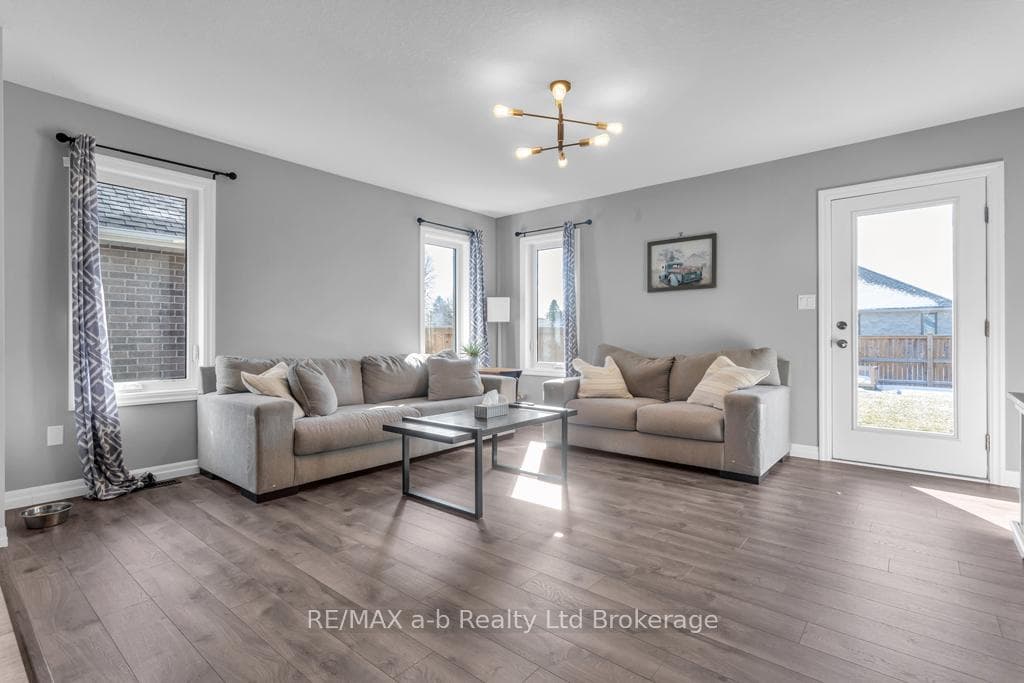 242 Wilson Avenue photo 12