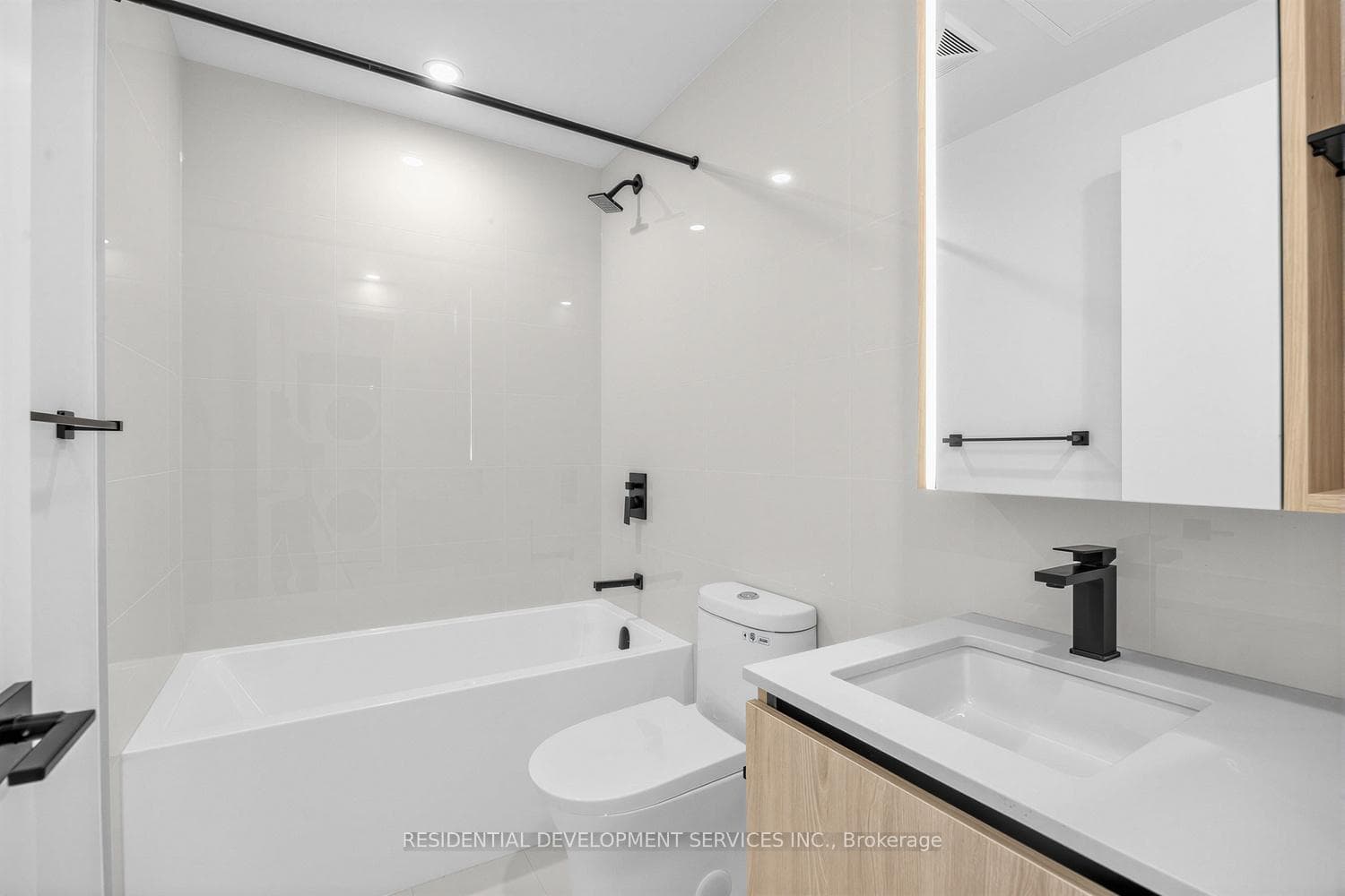 699 Sheppard Avenue Unit 619 photo 12