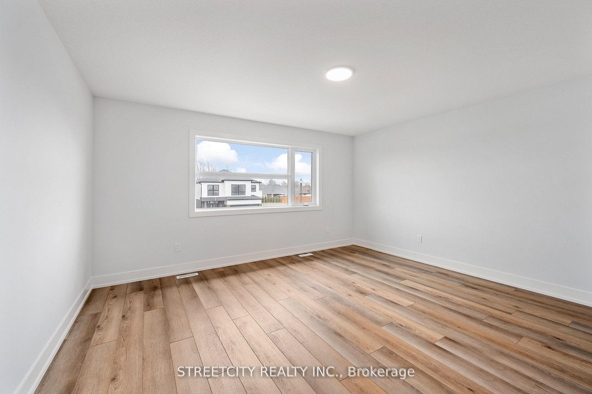 33 LUCAS Road photo 14