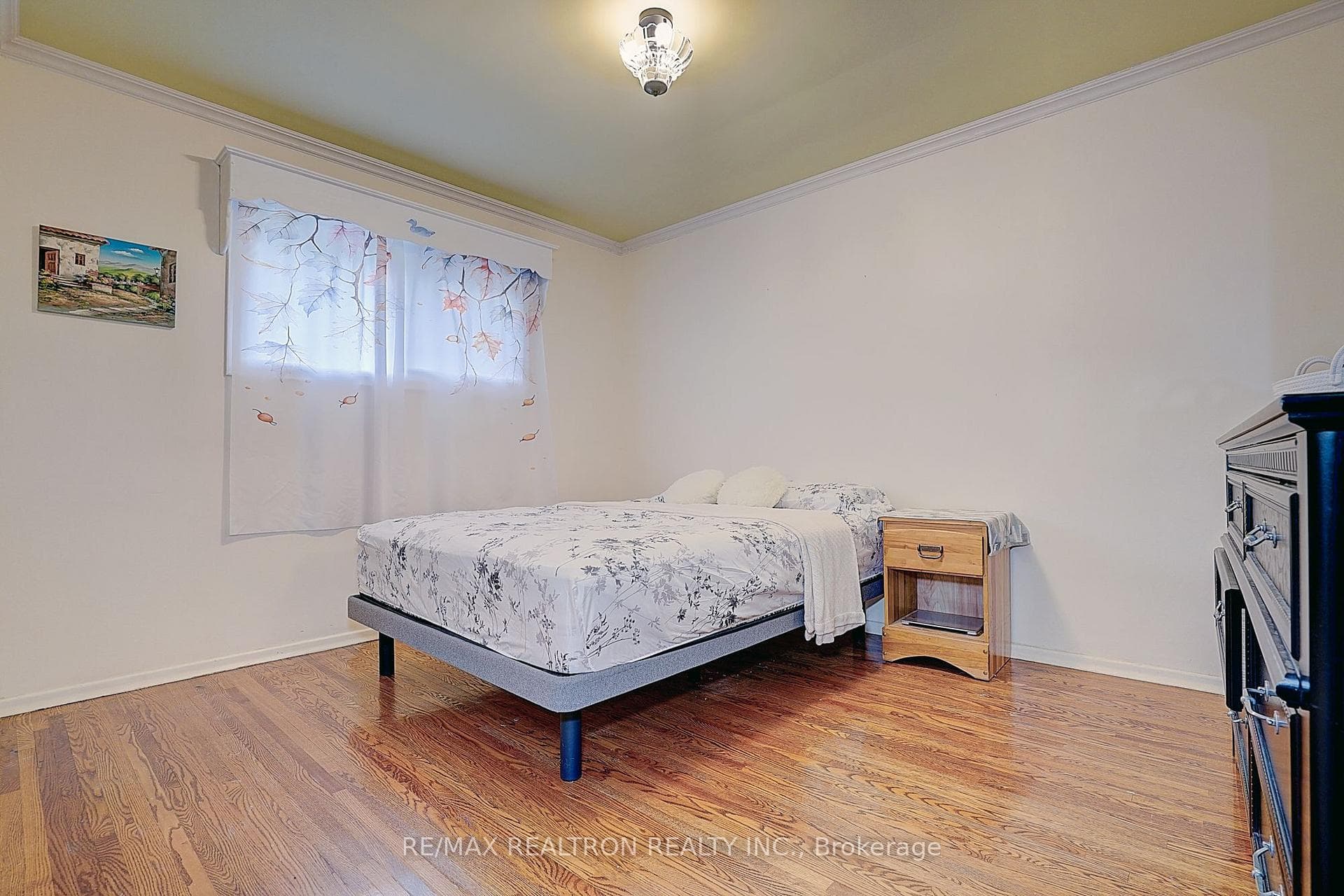 583 Pinewood Street photo 22