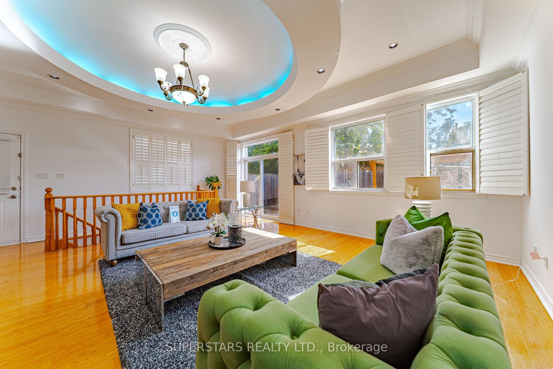 160 Galbraith Crescent photo 4