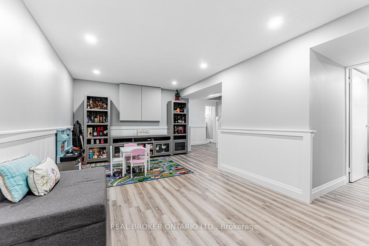 16 Alabaster Drive photo 26
