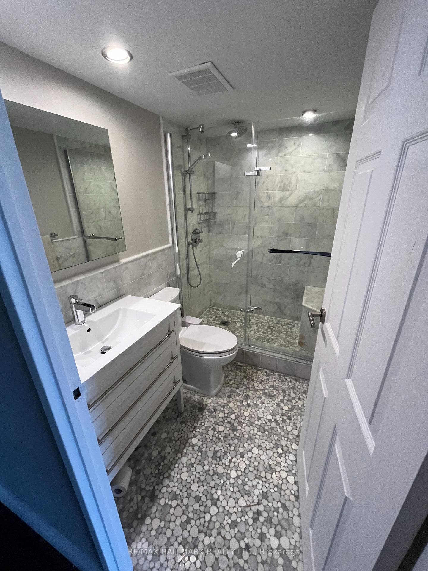 100 Quebec Avenue Unit 402 photo 11