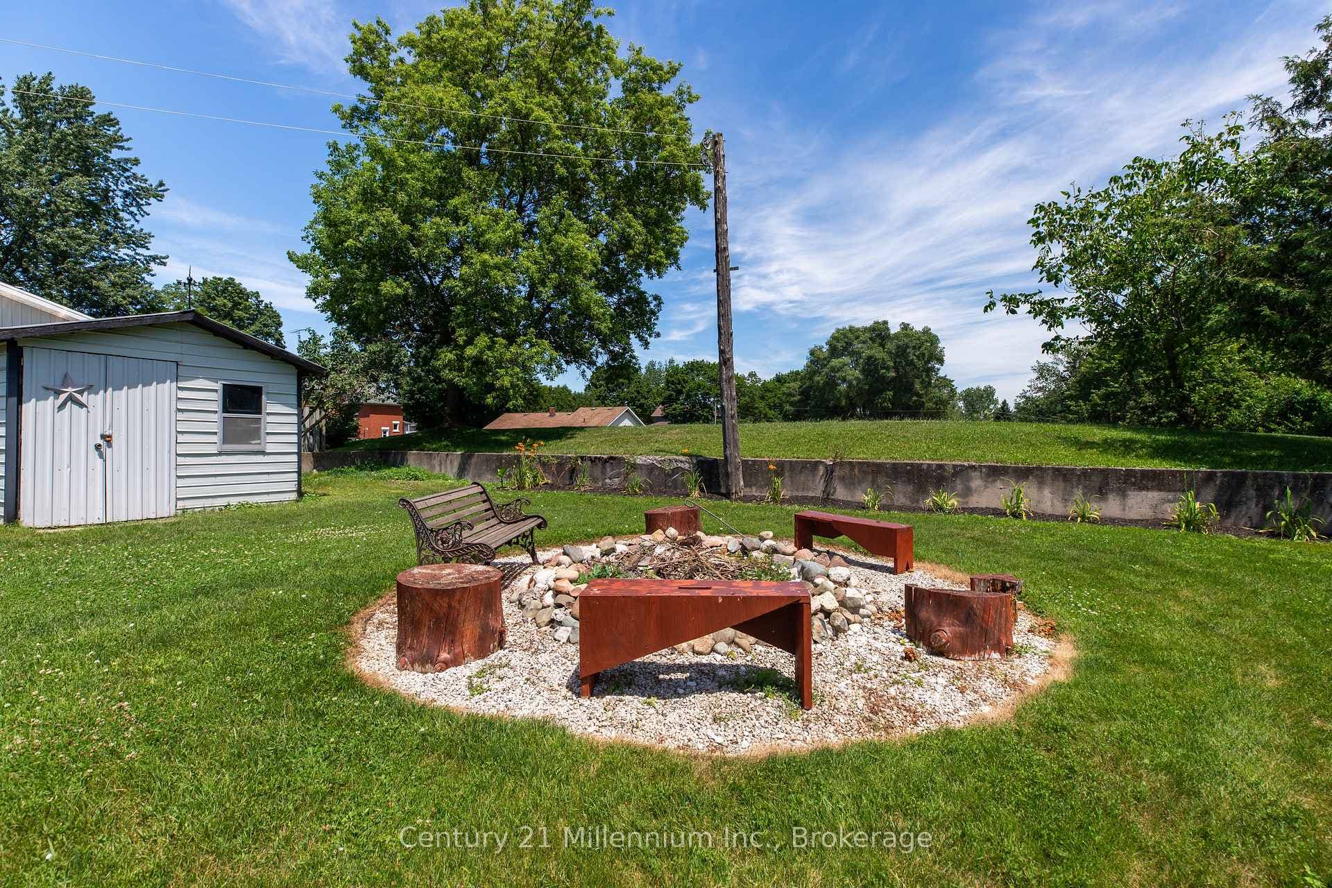544 Louisa Street photo 41