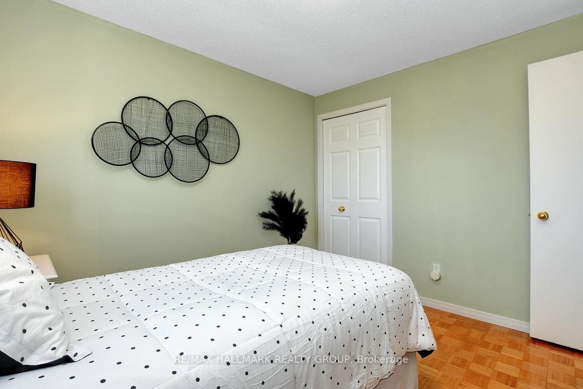 11 Wedgewood Crescent photo 27