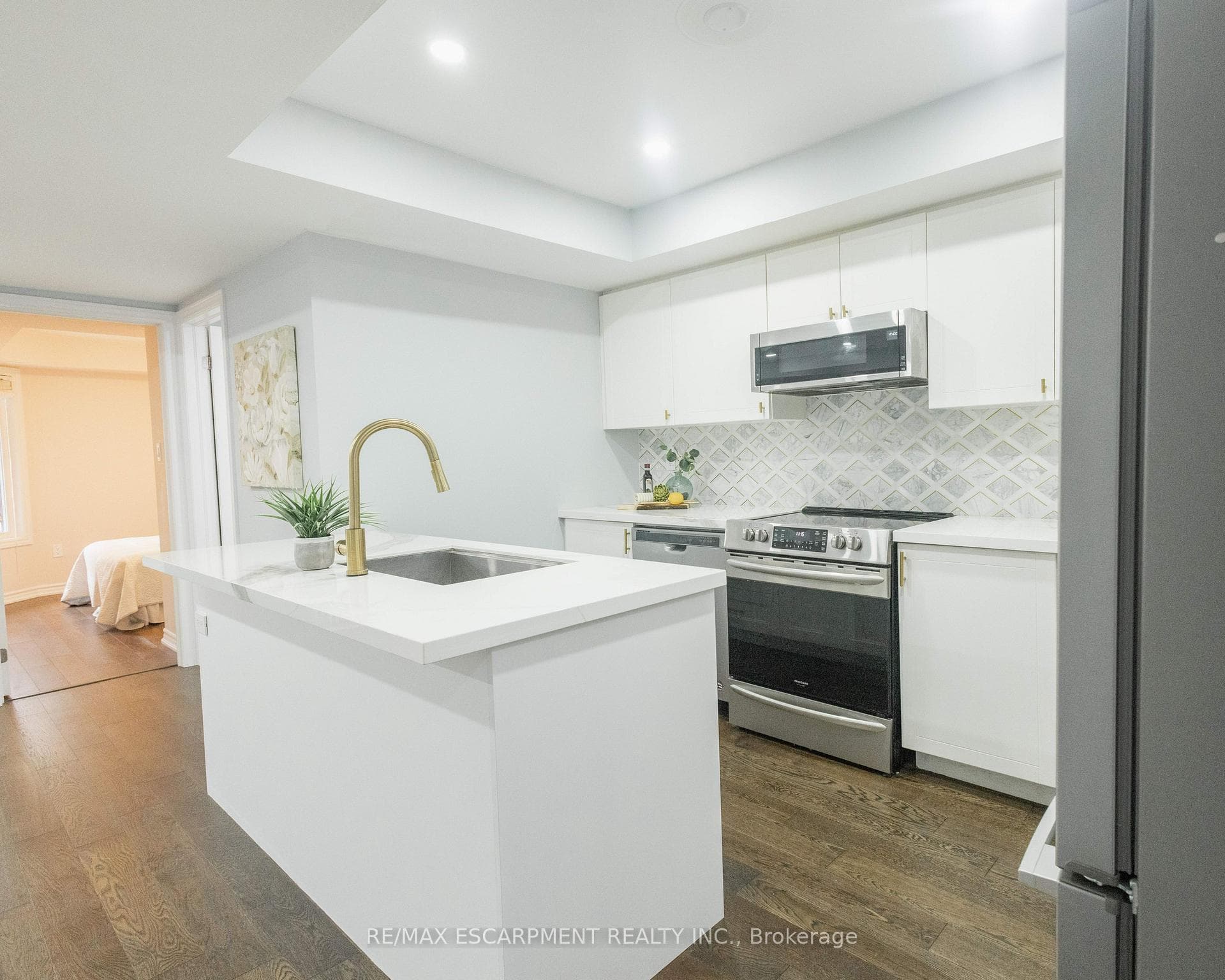 2420 Baronwood Drive Unit 11-01 photo 3