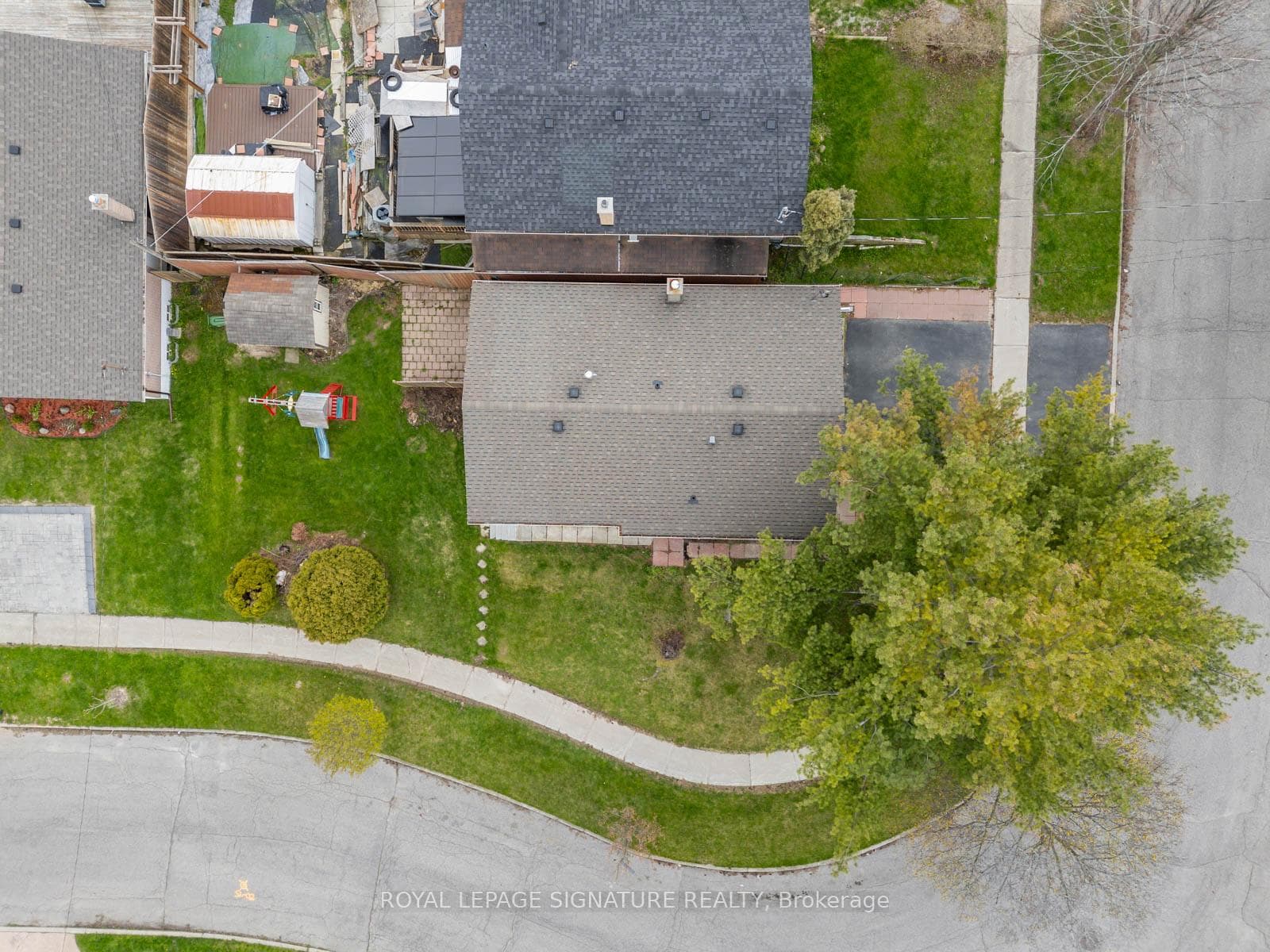 19 Shoreland Crescent photo 32