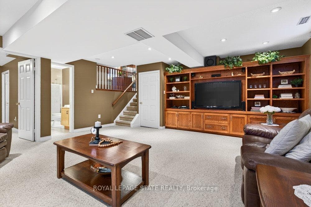128 Nugent Drive photo 37