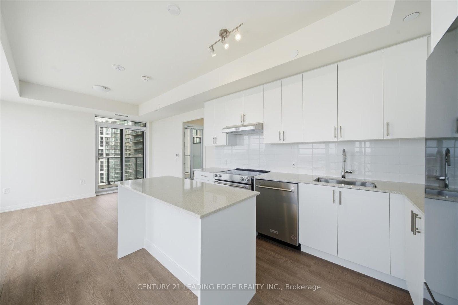 8960 Jane Street Unit 2015 photo 18