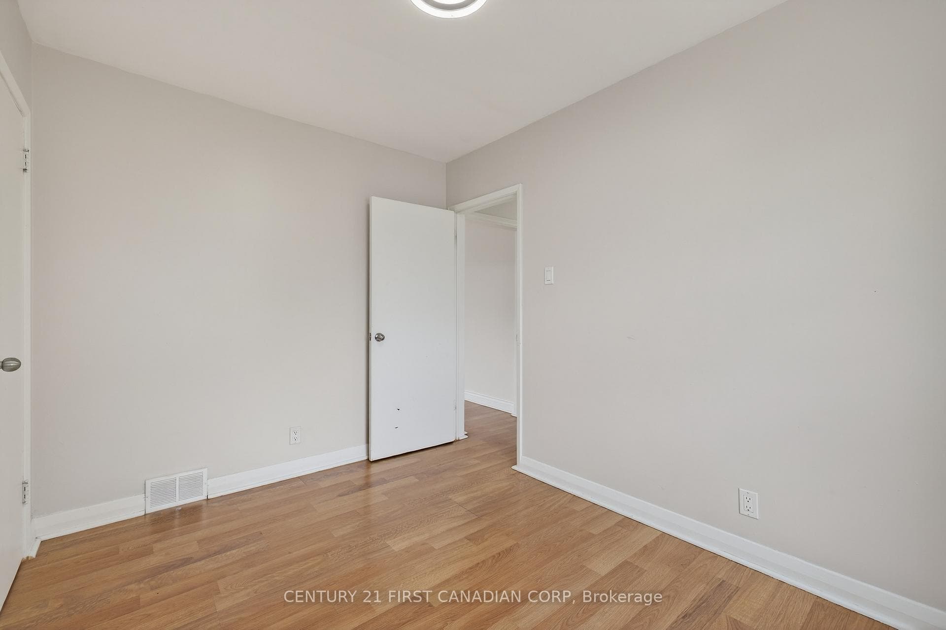 332 Manitoba Street photo 8