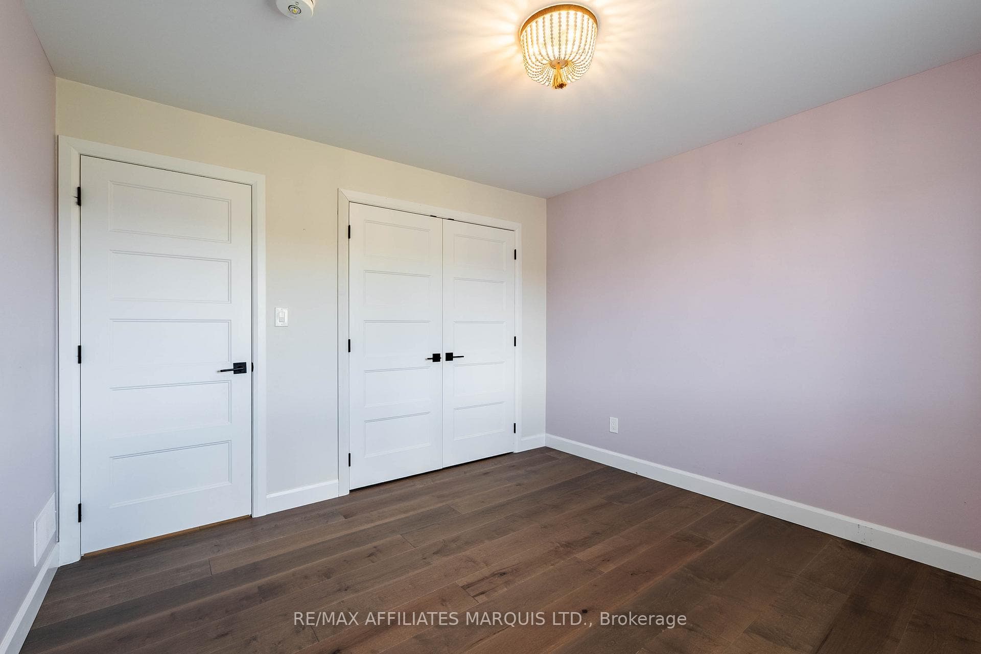 6836 James Crescent photo 24