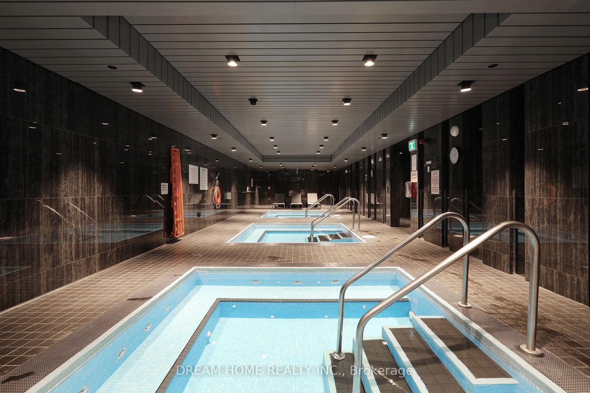 2221 Yonge Street Unit 5303 photo 38