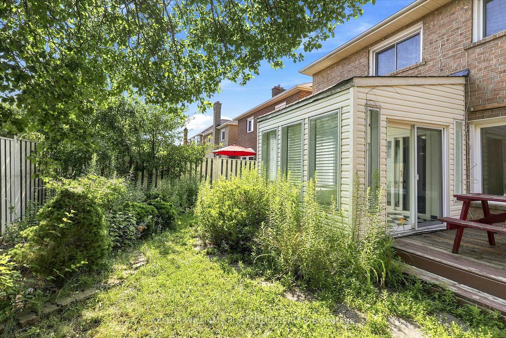 73 Jessica Gardens photo 48