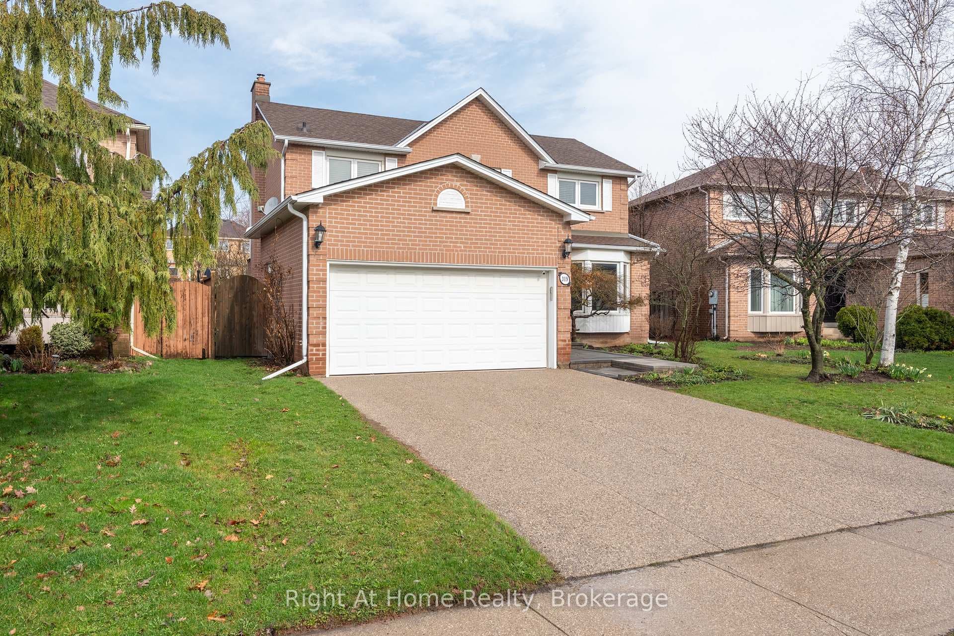 319 River Oaks Boulevard photo 3