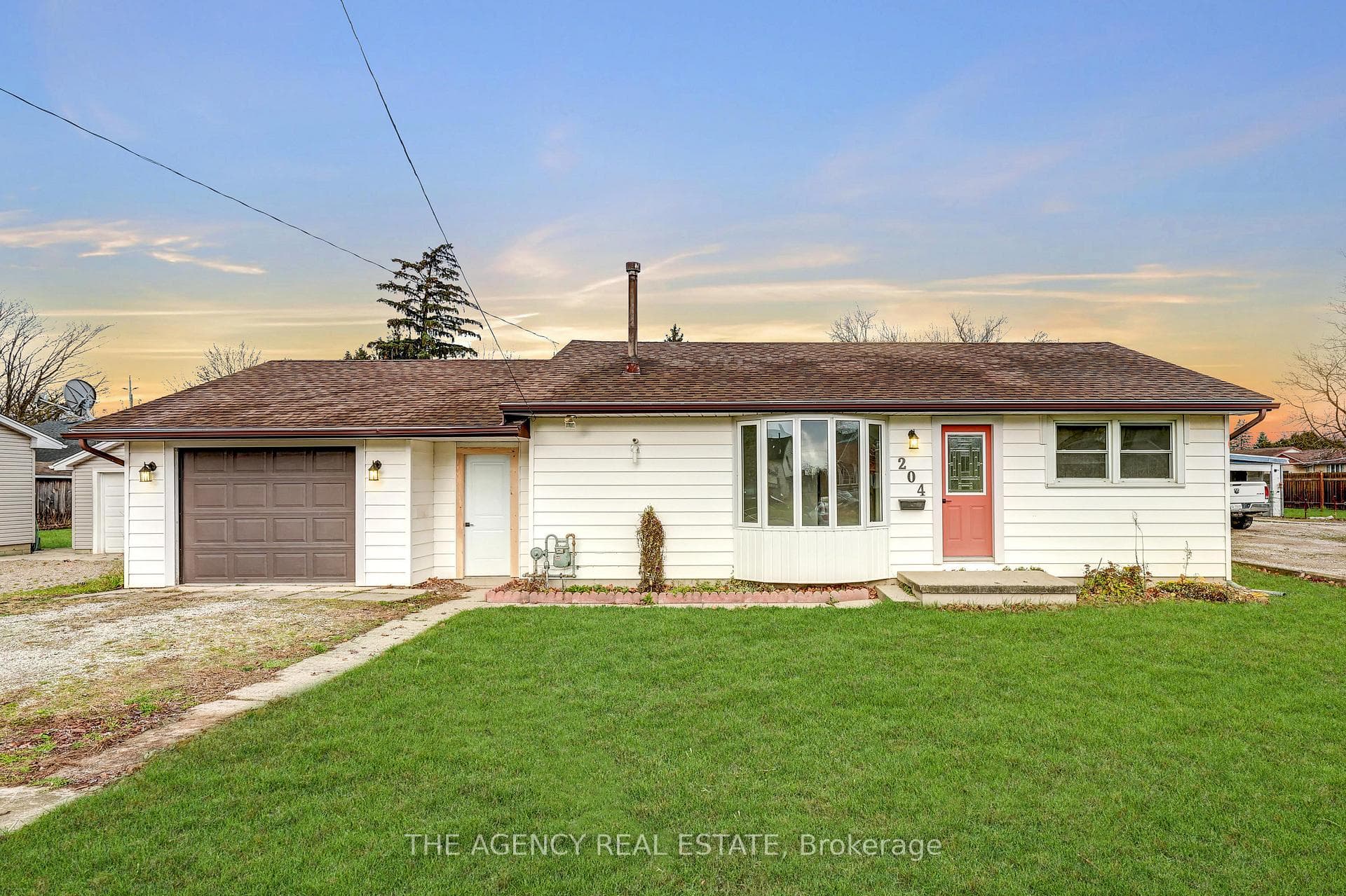 204 Symes Street photo 1
