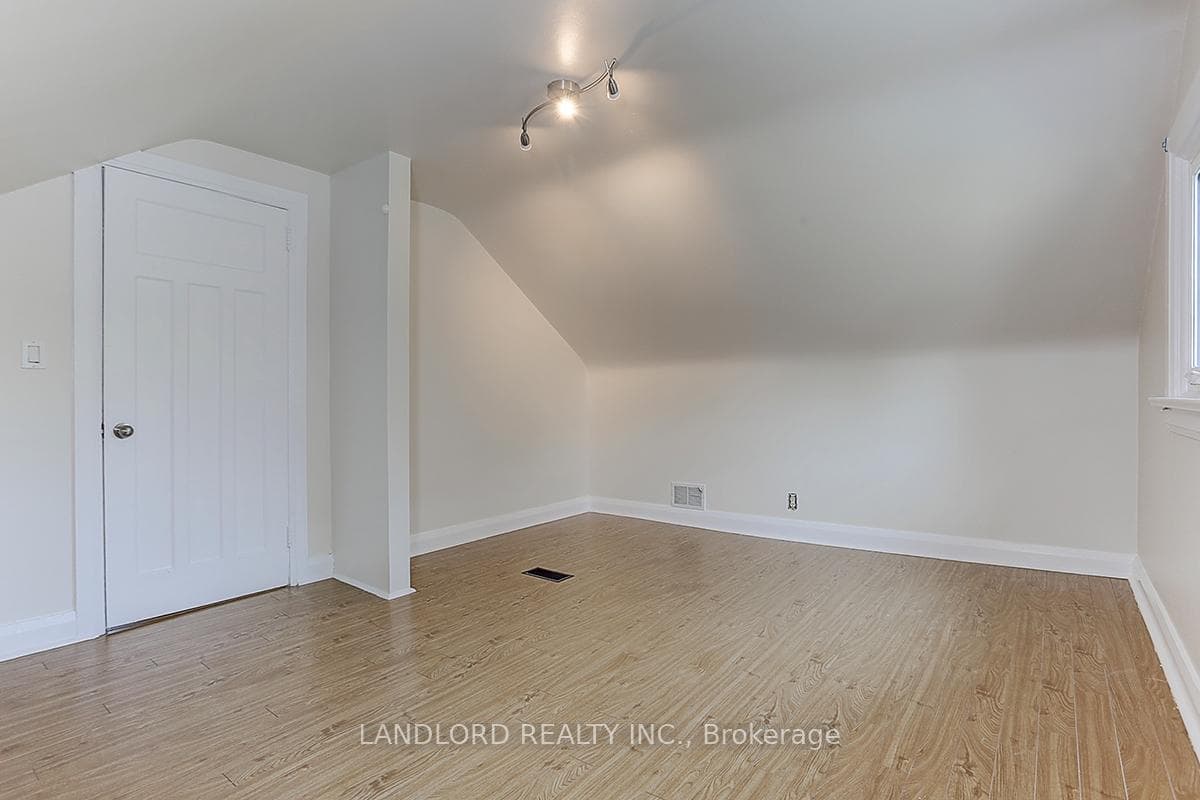 64 Shaver Avenue photo 18