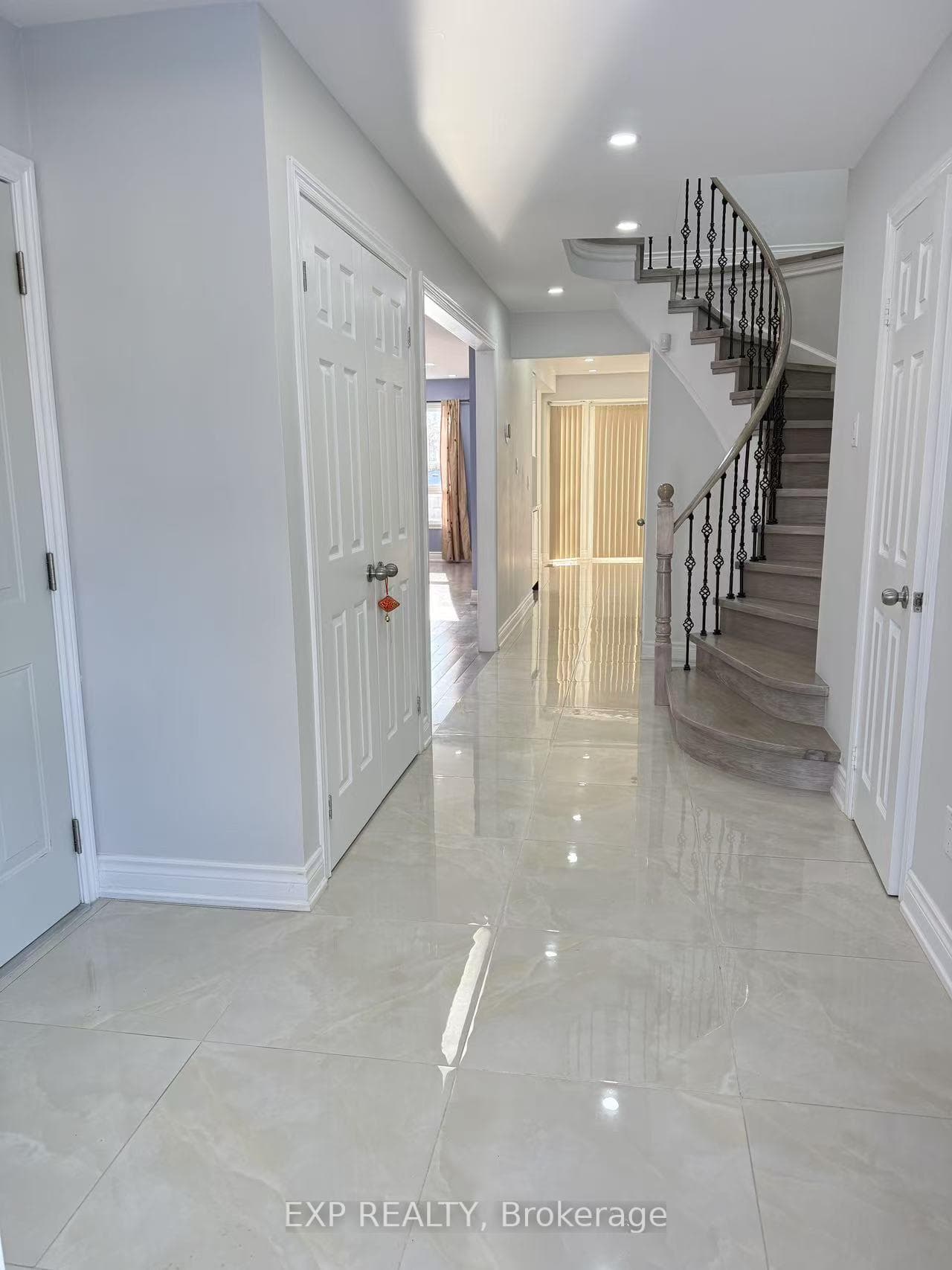 603 Flavelle Court photo 2