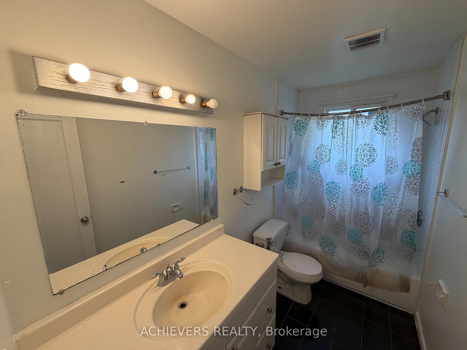 176 Culver Crescent photo 18