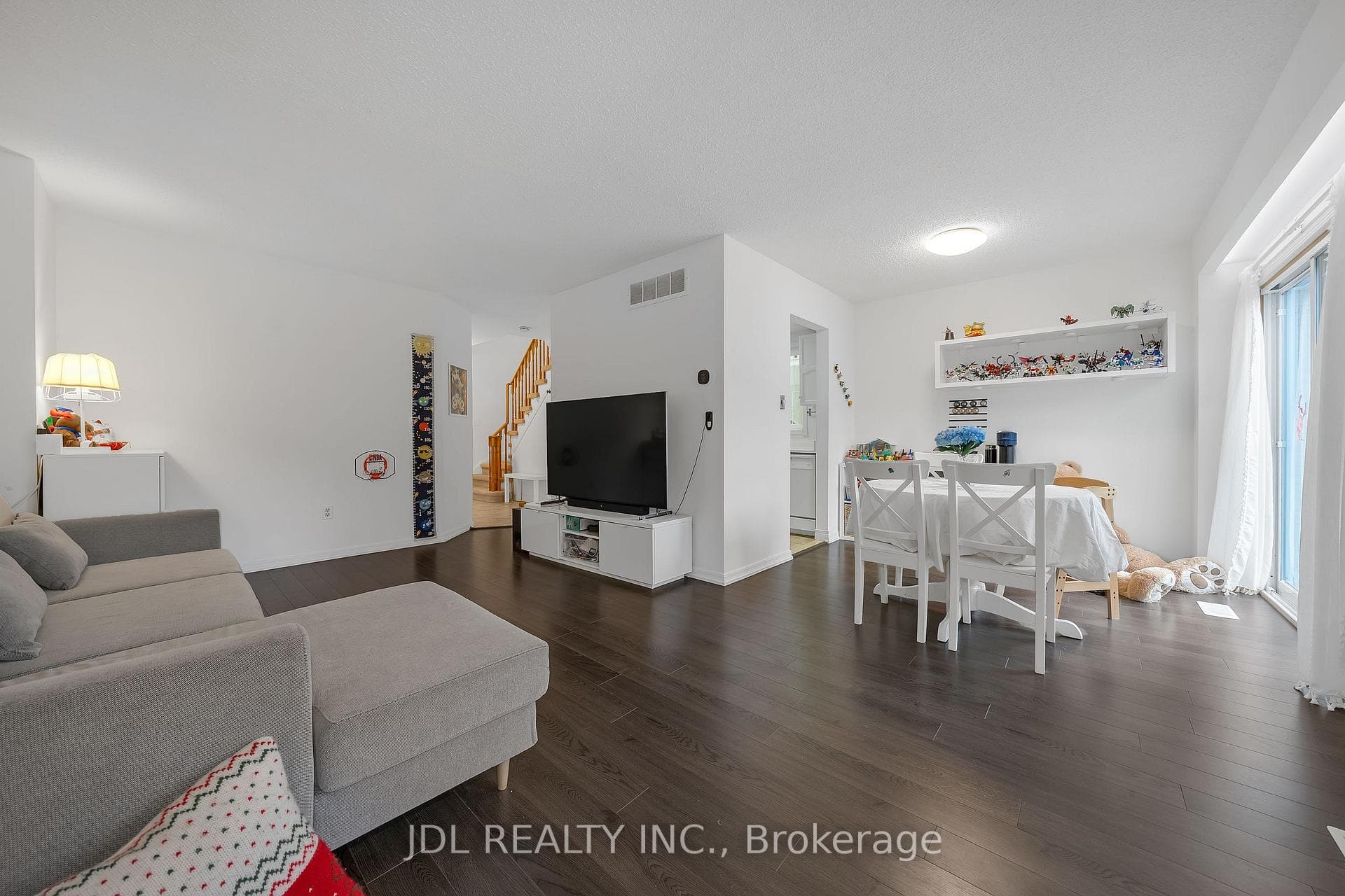 83 Reginald Crescent photo 9