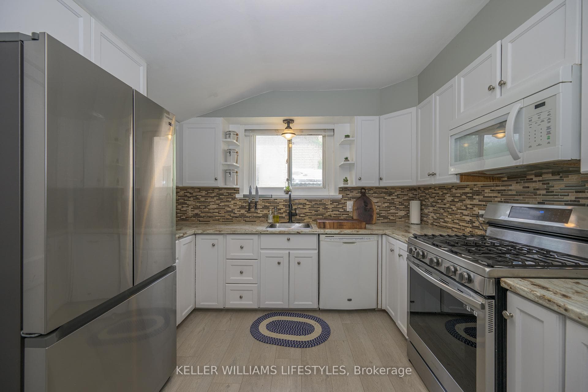 948 Princess Avenue photo 17