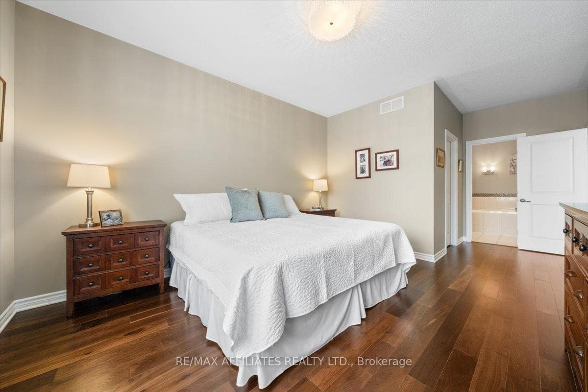 285 Chinian Street photo 24