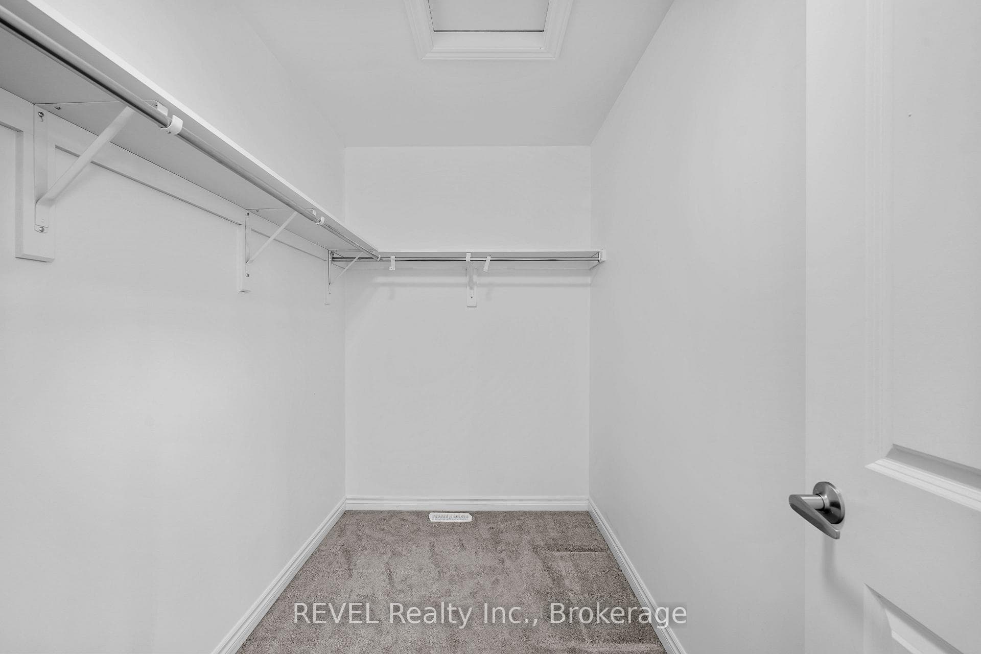 32 HILDRED Street photo 20