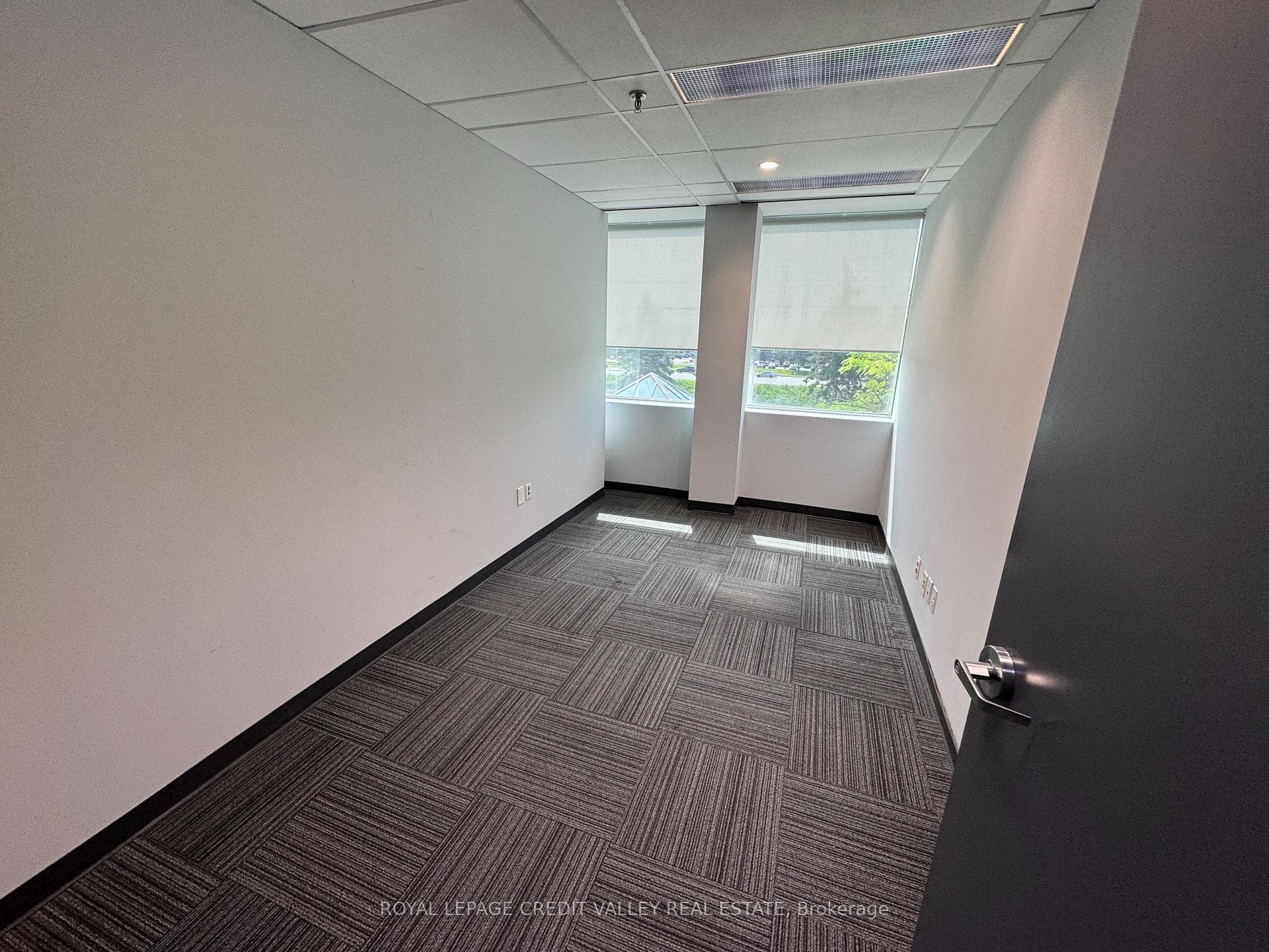 2800 Skymark Avenue Unit 205B photo 17