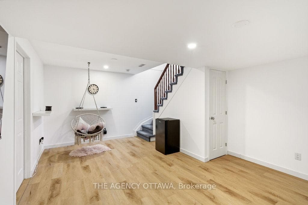 555 Aberfoyle Circle photo 34