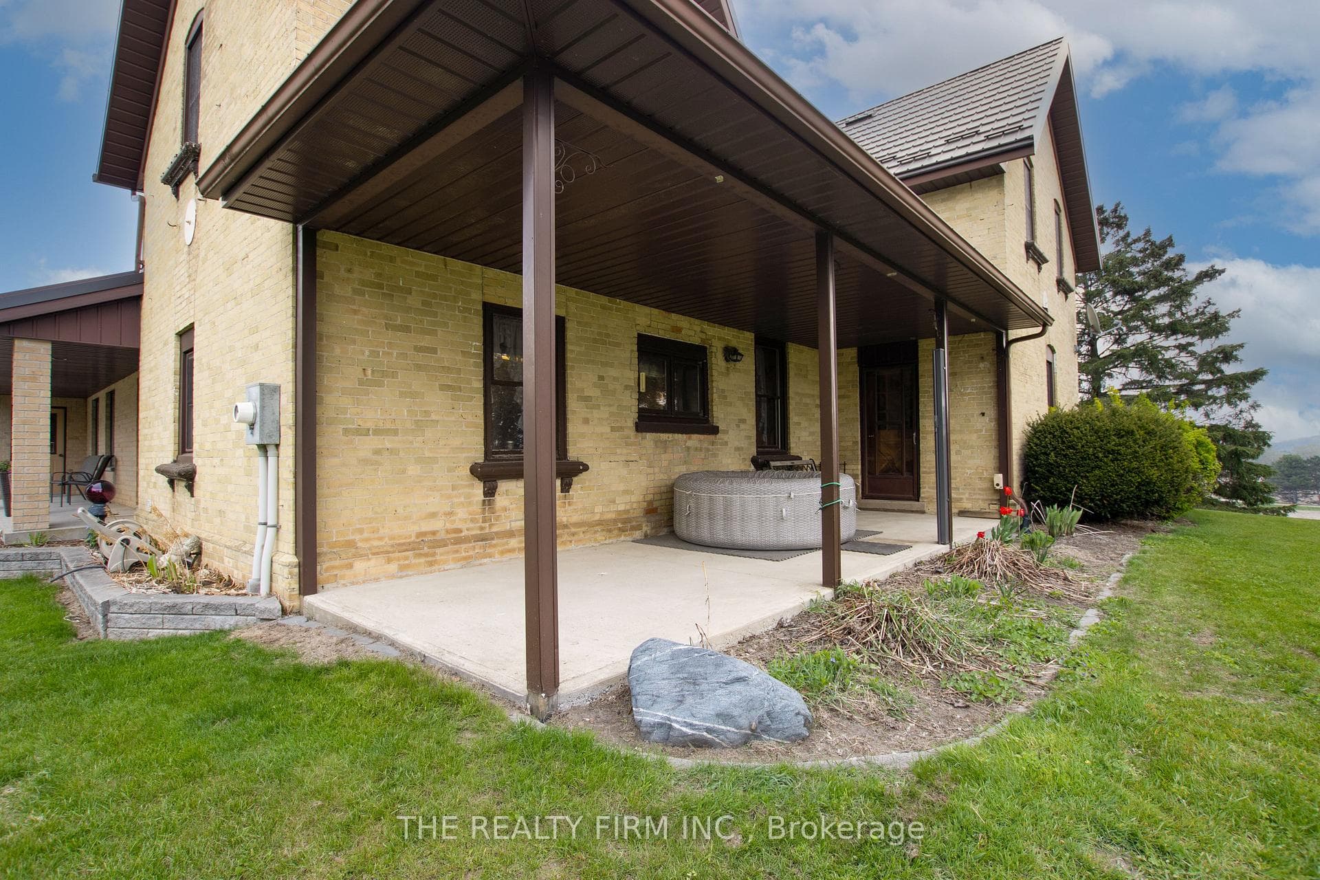 38904 Londesboro Road photo 4