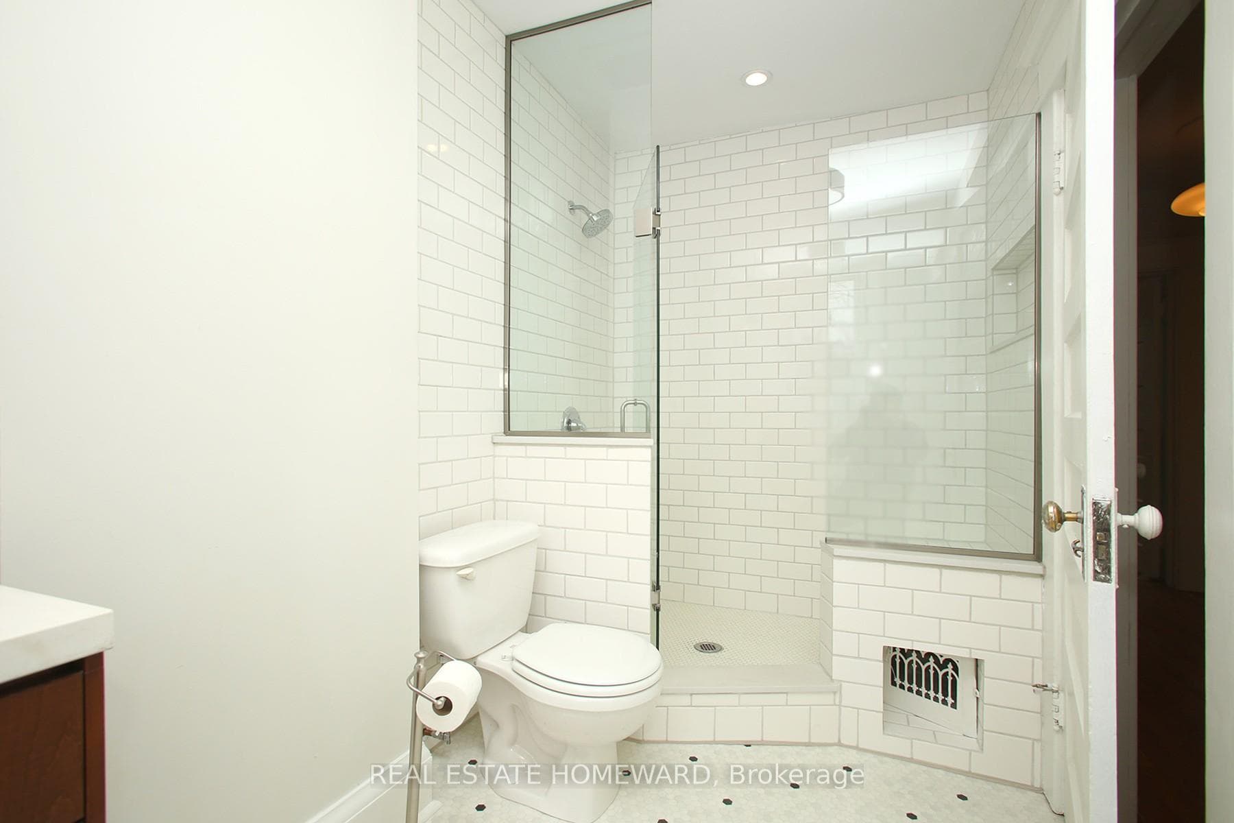 266 Salem Avenue photo 21