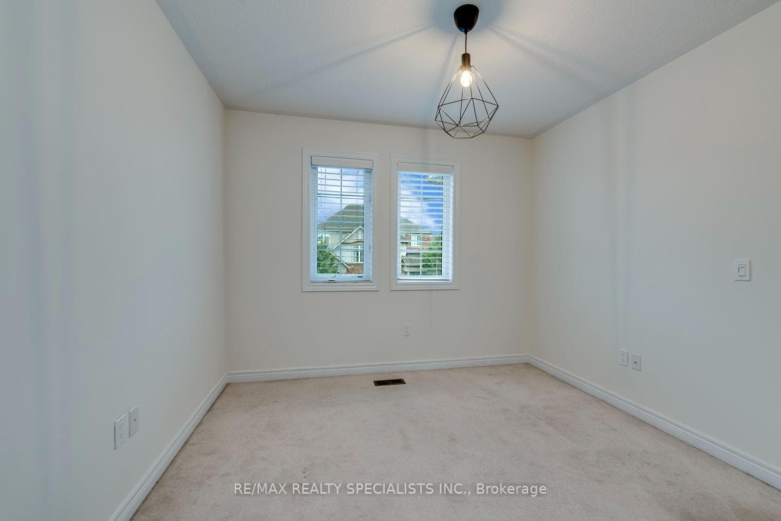 20 Wellman Crescent photo 34