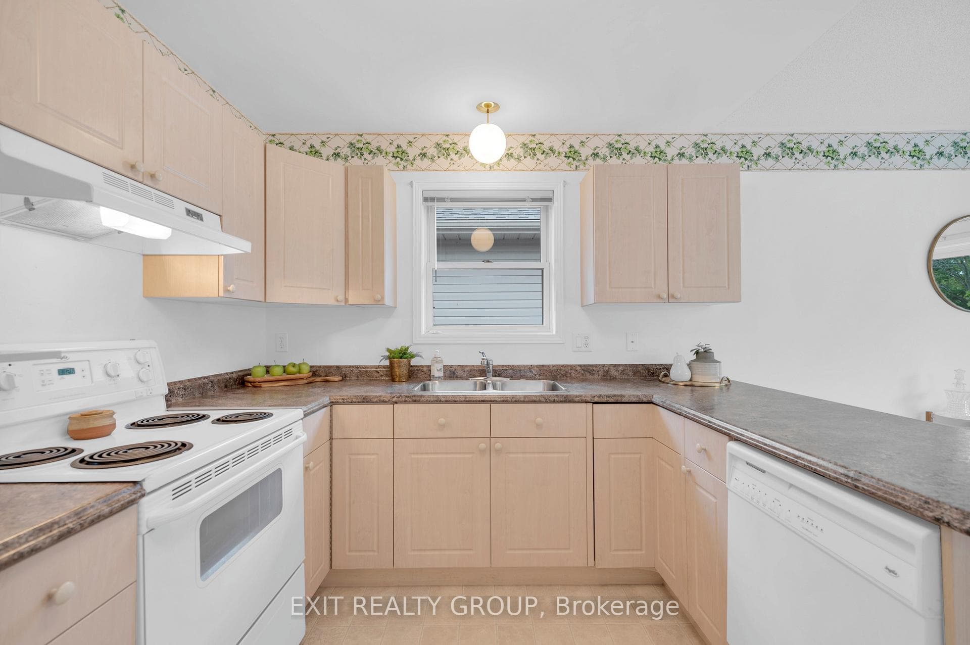 15 Maplehurst Crescent photo 11