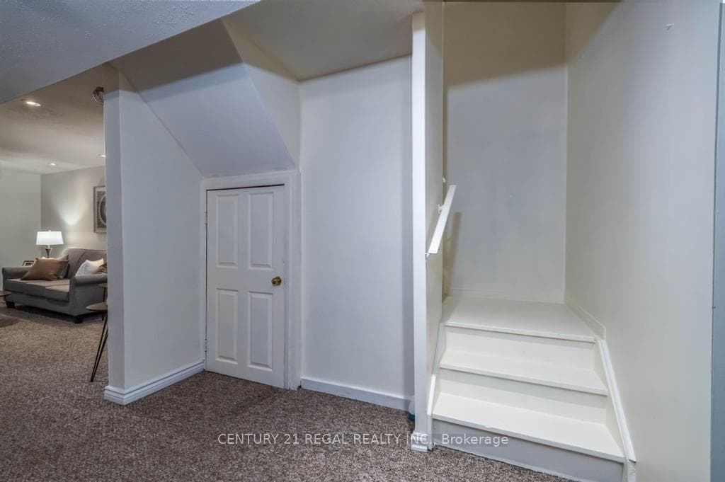 43 Waterton Crescent photo 29