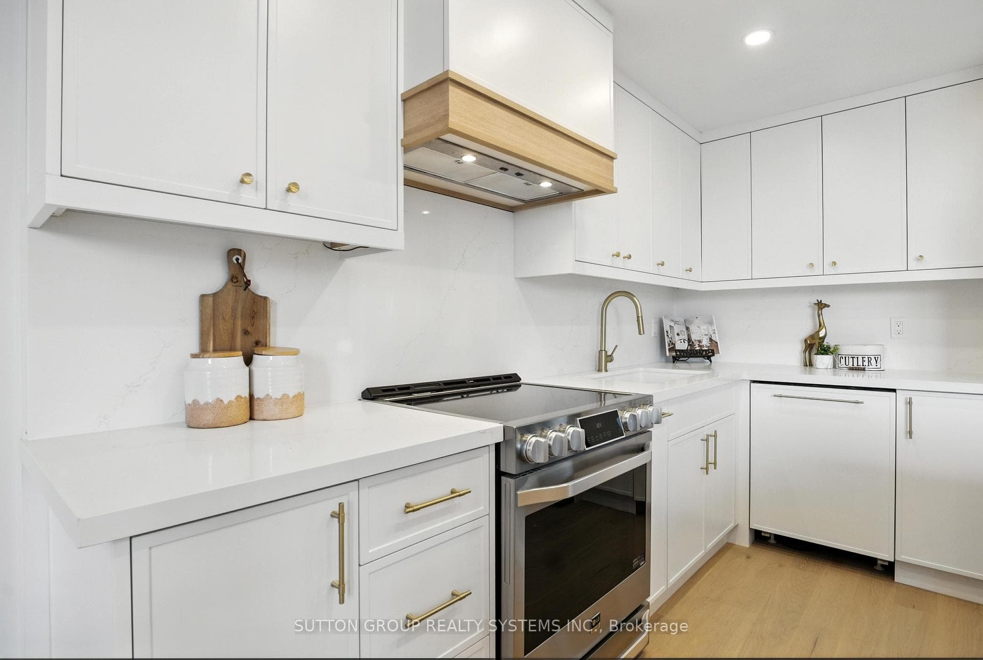 35 Ormskirk Avenue Unit 307 photo 9