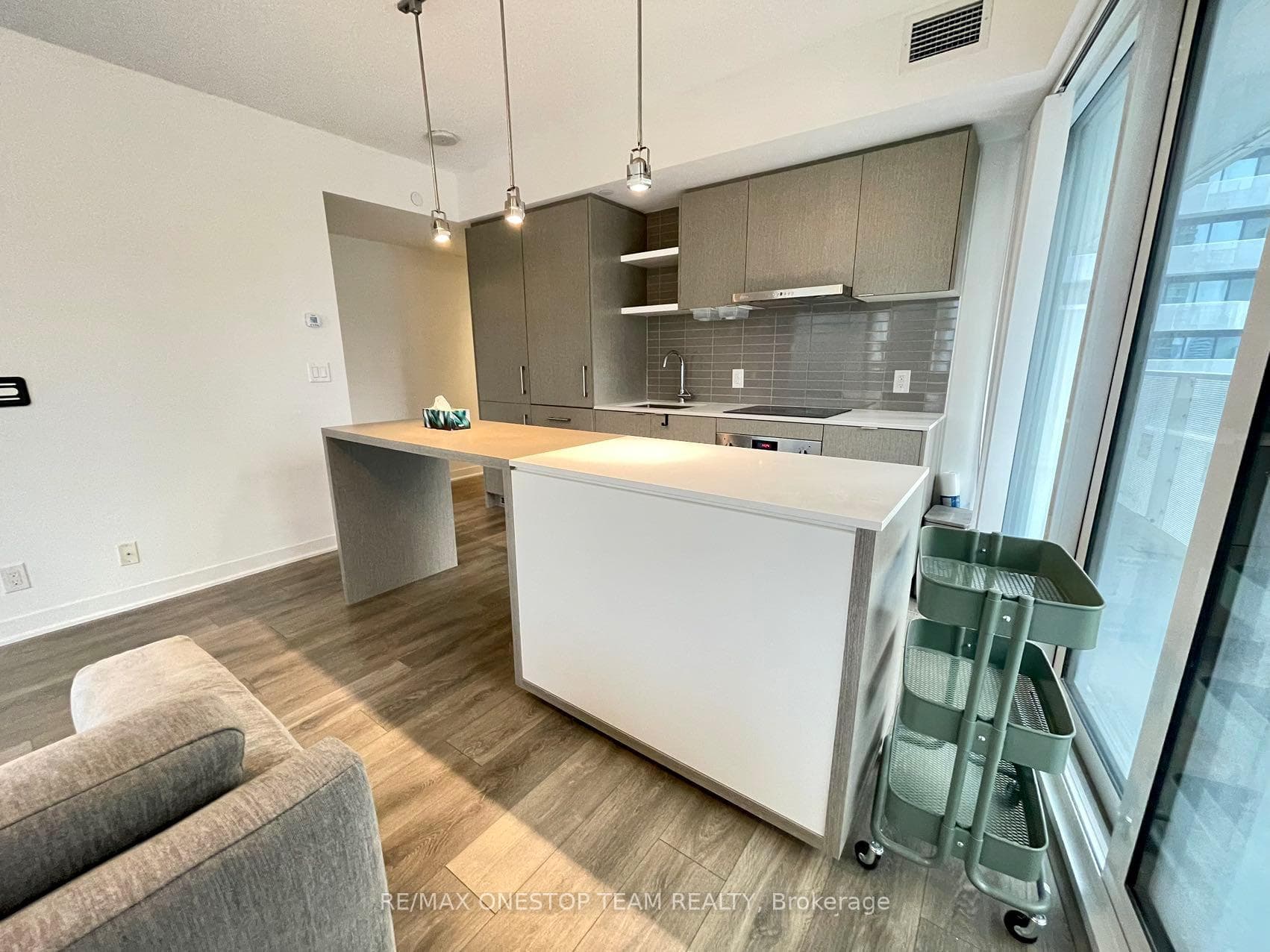 88 Harbour Street Unit 2104 photo 2