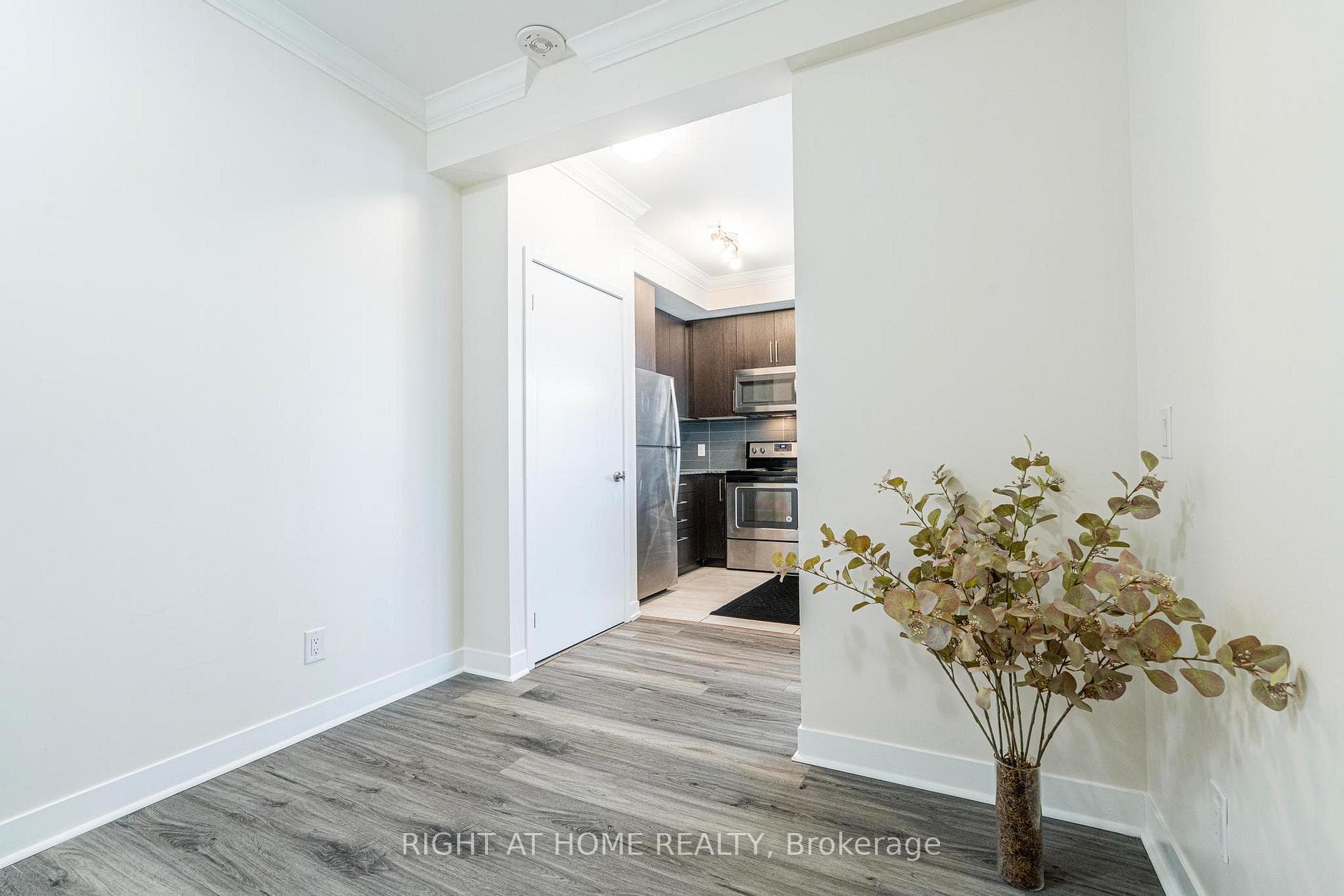 840 Queens Plate Drive Unit 1402 photo 6