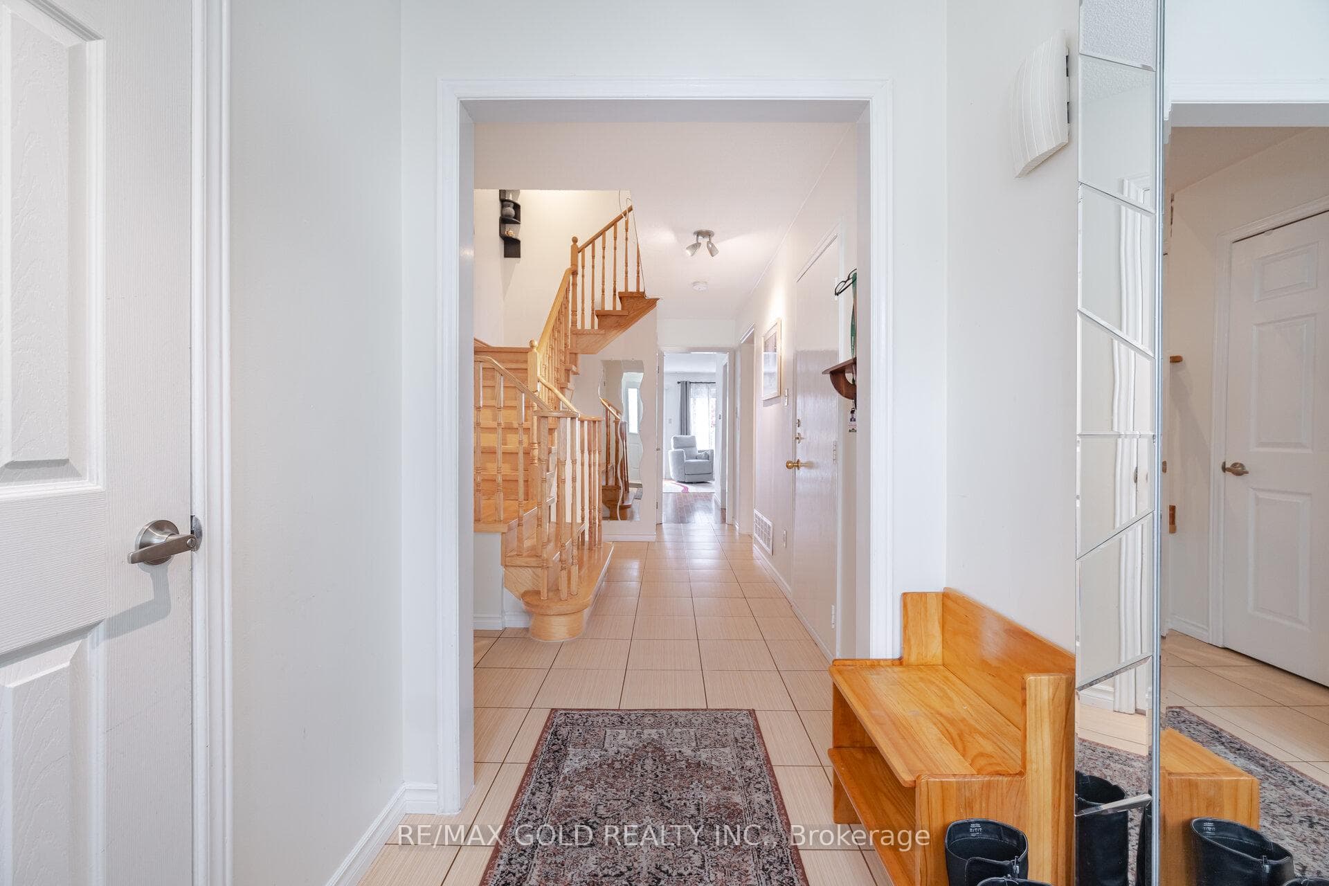 5284 Longhouse Crescent photo 3