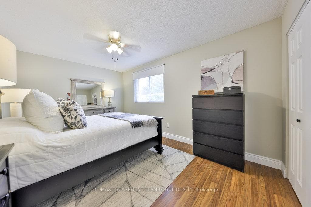 475 WOODVIEW Road Unit 2 photo 15