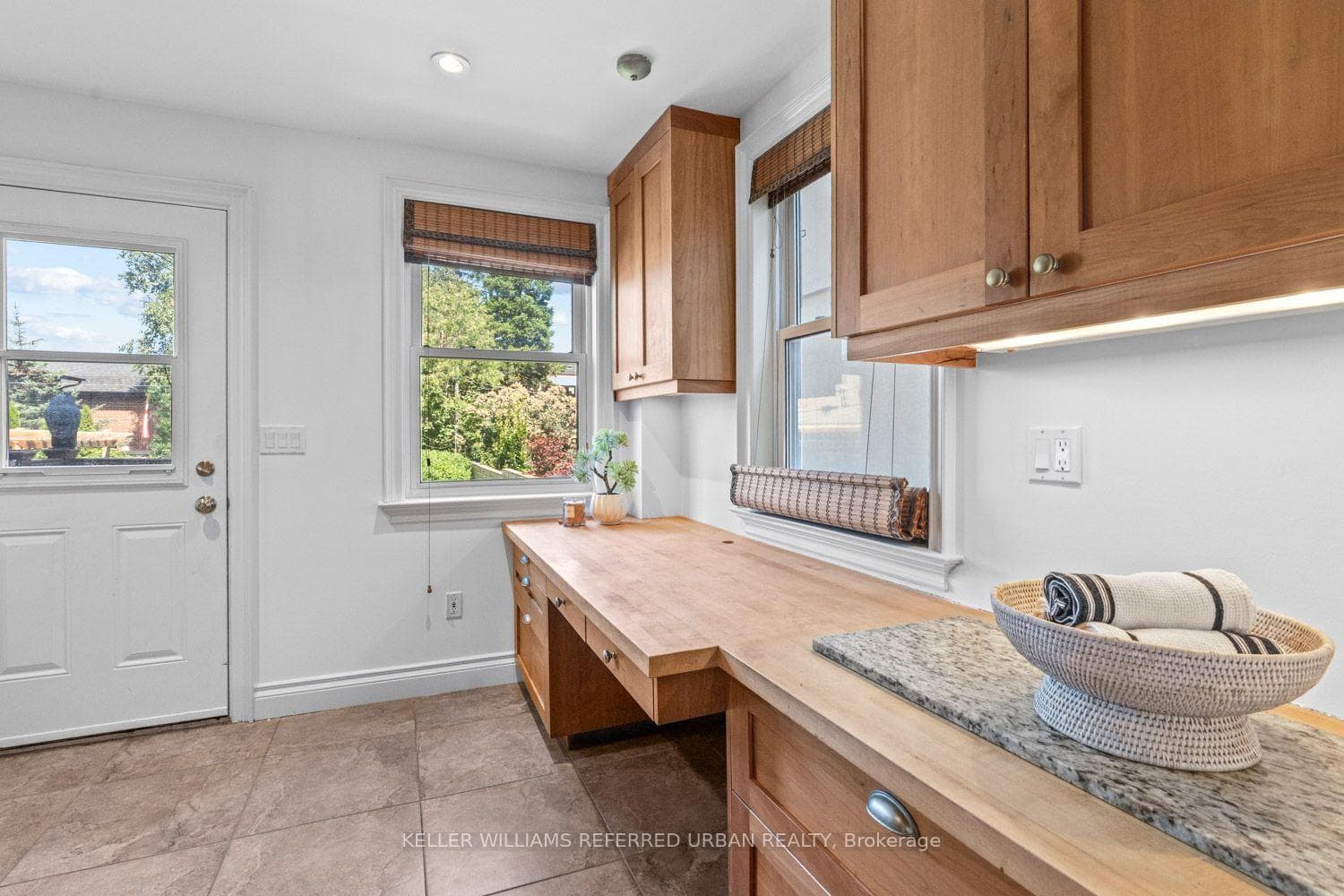 327 Bessborough Drive photo 14