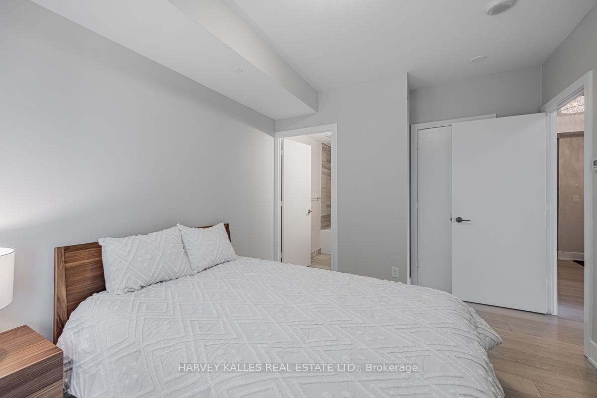 200 Bloor Street Unit 1001 photo 12