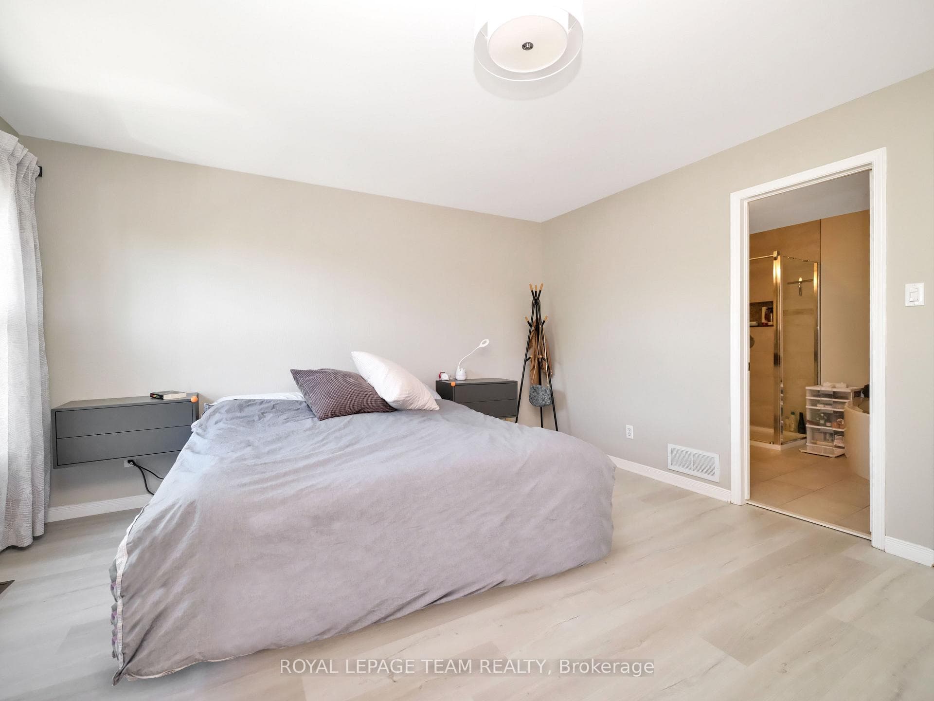 53 THORNBURY Crescent photo 20
