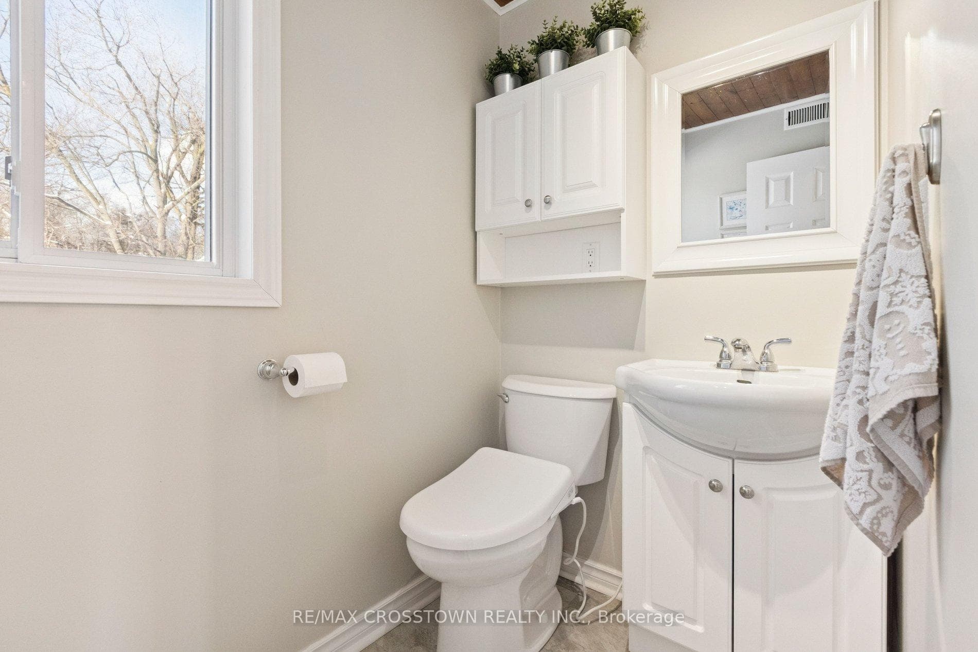 194 Ross Avenue photo 24