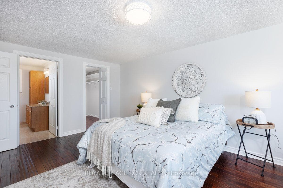 256 Manchester Drive photo 20
